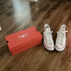Men’s size 8.5 Converse Hightop White